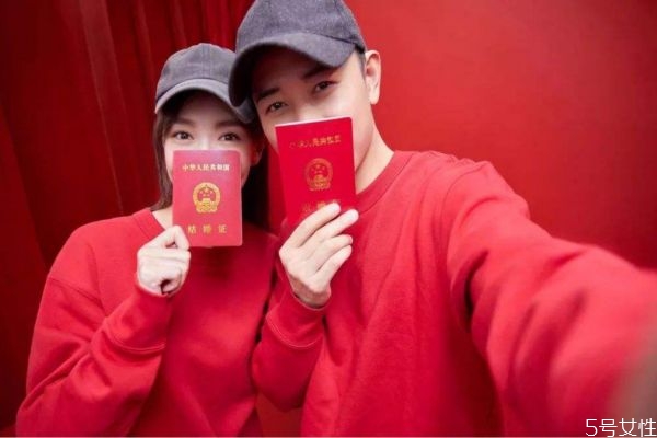 结婚需要带什么证件 拿结婚证需要哪些步骤