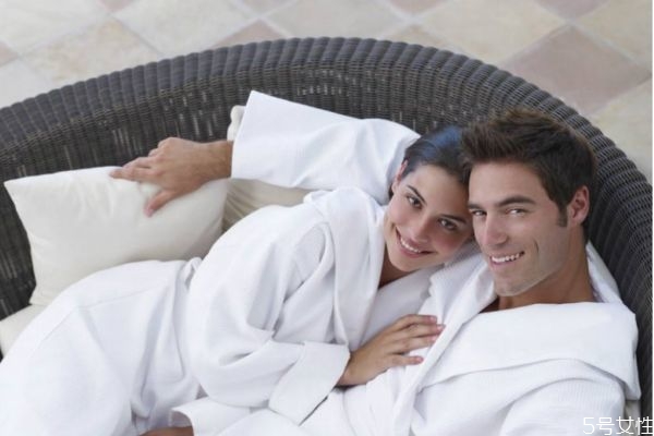 造成夫妻同床异梦原因是什么呢 如何维护夫妻情感呢