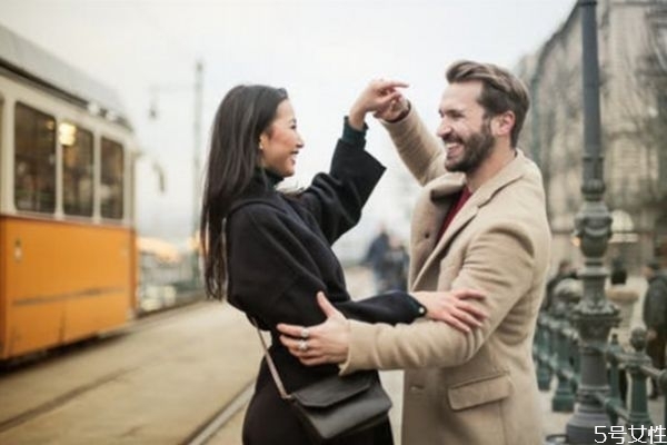 老公经常不耐烦怎么回事 老公不耐烦的几种心理 老公经常不耐烦怎么回事 老公不耐烦的几种心理