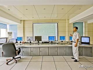 人群中安静不爱说话的人 为什么有些聪明人不爱说话