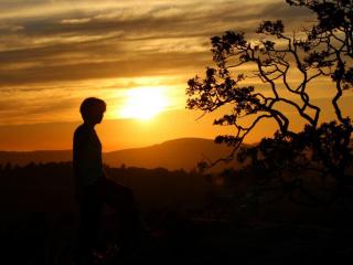 沉稳的女孩是不是经历什么了 一个男人突然变得沉稳又自律