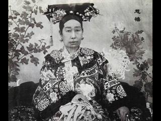 说一个女人端庄是什么意思 都说她非常端庄、漂亮