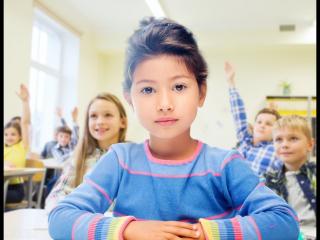 女生一般会孤立什么样的女生 四年级女生表现优秀却被孤立排斥