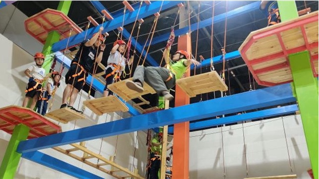 女生喜欢双指探洞吗室内探洞综合攀登飞拉达