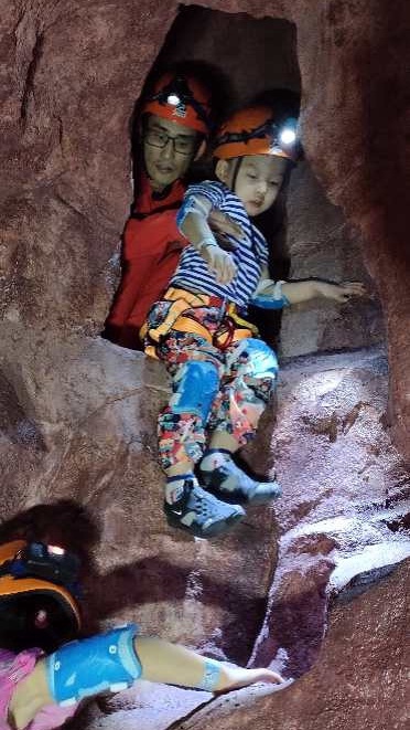 女生喜欢双指探洞吗室内探洞综合攀登飞拉达