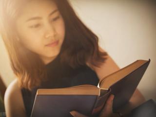 爱看书的人属于什么性格 从读书的喜好了解一个人的性格