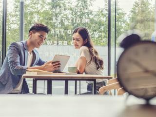 和男生聊天幽默开场白 会用这些话作为开场白