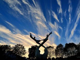 妈宝男都是不爱妻子的吧，是不爱妻子的妈宝男