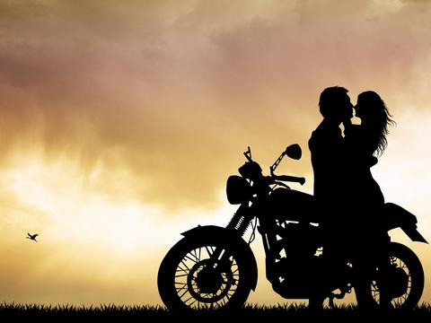 其实不用去表白，女生有这五个动作，就是在明确拒绝你了