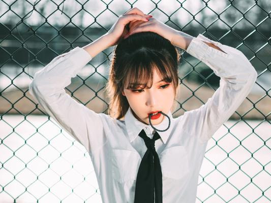 其实不用去<a href=http://www.gzkyz.com.cn/tags/biaobaizhinan/ target=_blank class=infotextkey>表白</a>，女生有这五个动作，就是在明确拒绝你了