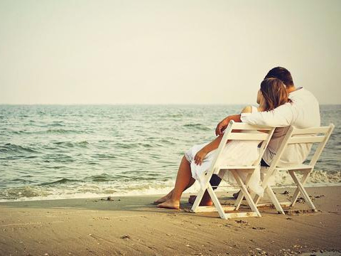 其实不用去表白，女生有这五个动作，就是在明确拒绝你了