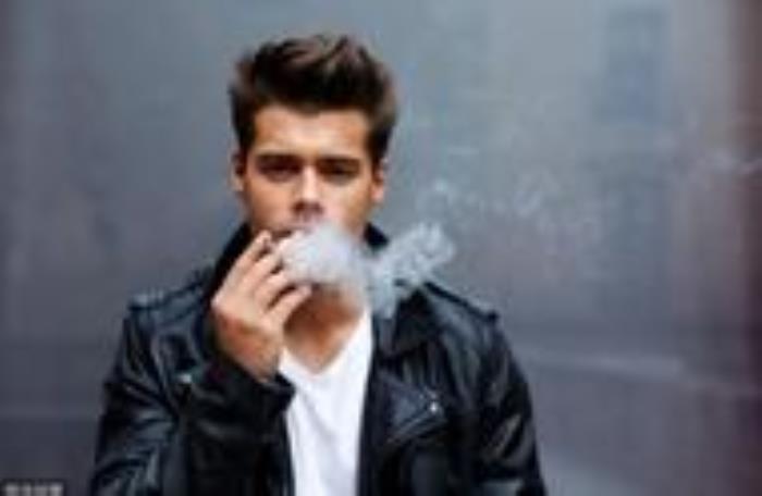 男人挂电话快代表什么，男人在变渣前都会有这些异常表现