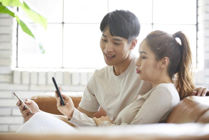 真相和幸福不可兼得，情侣最好别互看手机