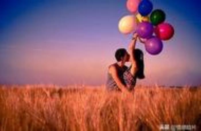 谈恋爱男生主动还是女生主动，恋爱中谁会更主动一些