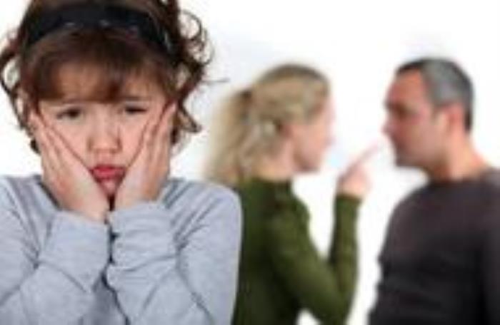 出轨家庭对孩子有什么影响（婚外情会对孩子造成这6大伤害）