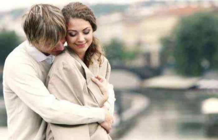 年轻夫妻分床睡正常吗（为什么现在很多年轻夫妻还没老）