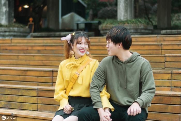 男人想追你的前兆，喜欢你的男人不会直接表达出来