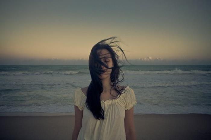 留有前妻微信的男人什么心理（男人会留着前任的微信）