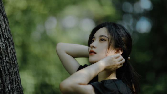 女人出轨有哪些表现（女人开始出轨的三个小动作）