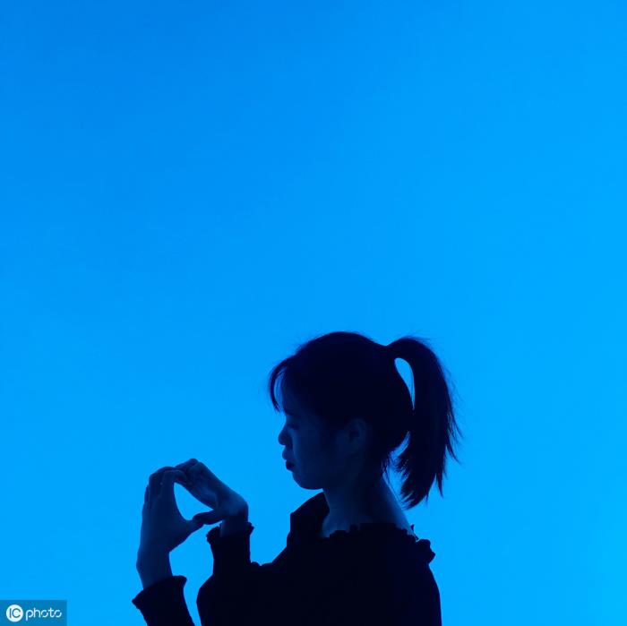 怎么能看出男生是不是爱你呢，一个男人是不是真的喜欢你