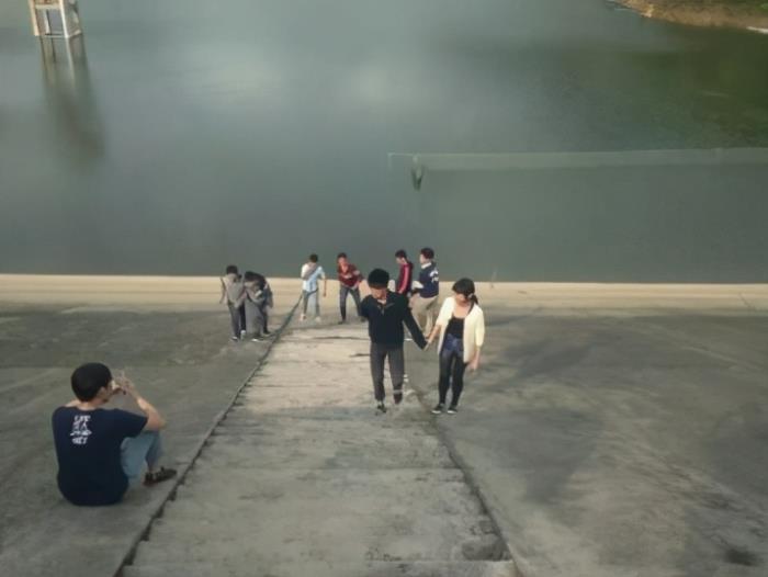 恋爱中最让女生感动的事情，最令女生感动的三个瞬间