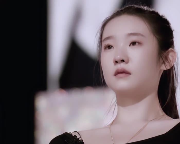 安静的女生有实力，她是一个非常安静的女孩