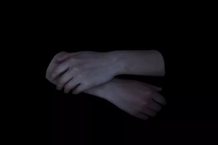 男人吵架摔东西算家暴吗（不分手就等着被家暴吧）