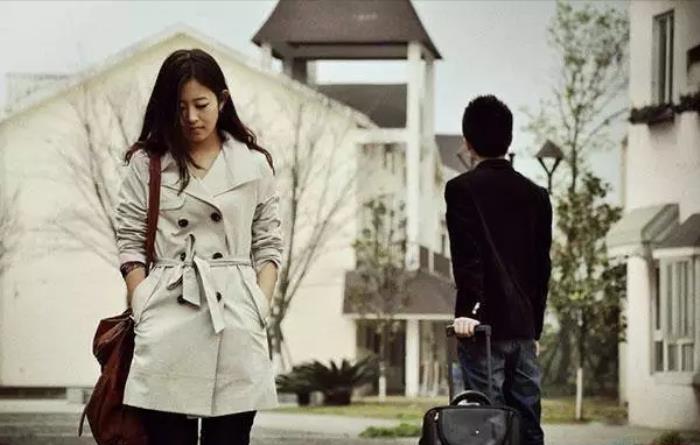 前妻爱上别人了怎么挽回，前妻和别的男人在一起