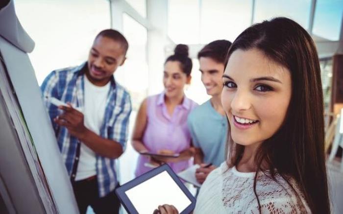 领导太偏爱某个下属（领导太倾向于某个员工的四种恶果）