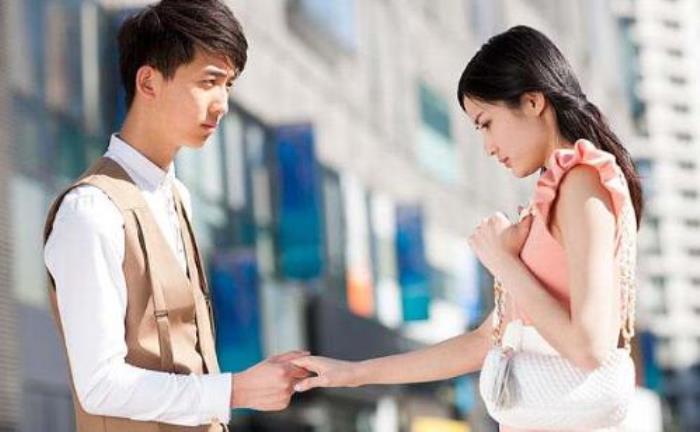 刚谈恋爱就亲你正常吗（谈恋爱的几个阶段牵手亲吻）