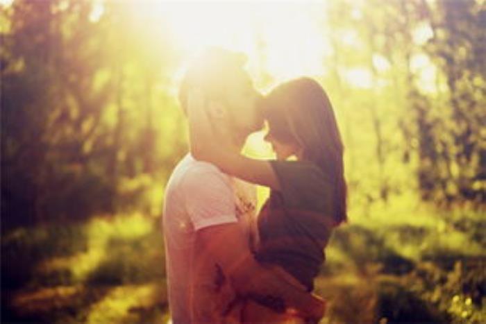 跟对象唠嗑怎么找话题，情侣下面8个话题经常聊