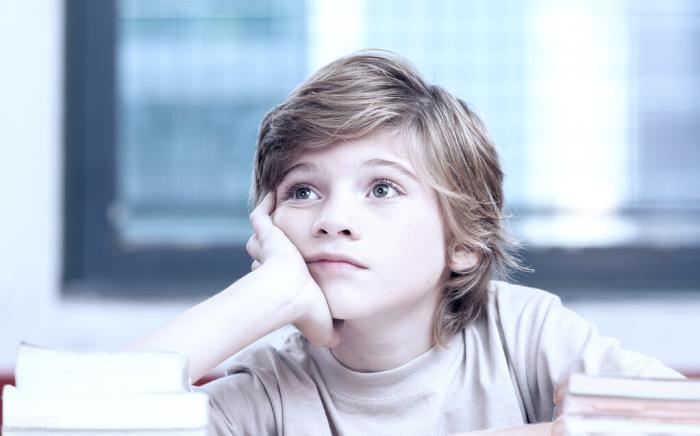 第一次追女生怎么聊天不尴尬，追女生如何避免尬聊