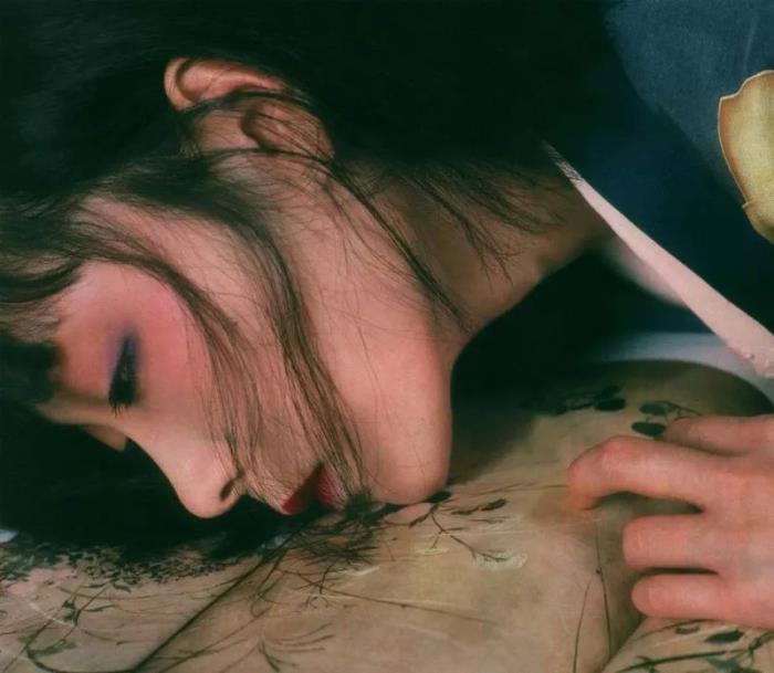 女生晚上偷哭是抑郁症吗（情感生活｜在晚上偷偷哭的成年人）