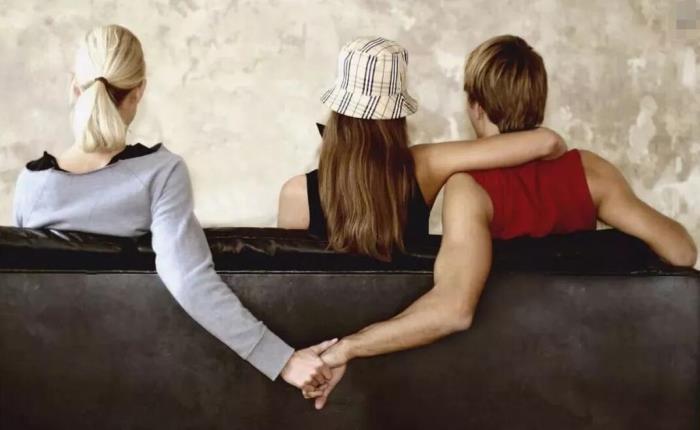 现在社会出轨太普遍了（为啥出轨的行为越来越普遍）