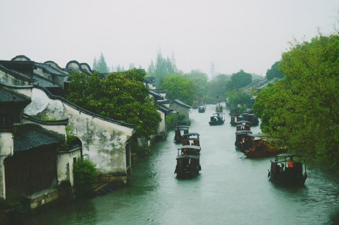 一个人坚强的说说（一个人沉默的心情说说）