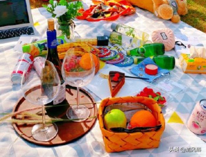 情侣留言暖心句子简短（恋爱纪念日甜蜜暖心句子）