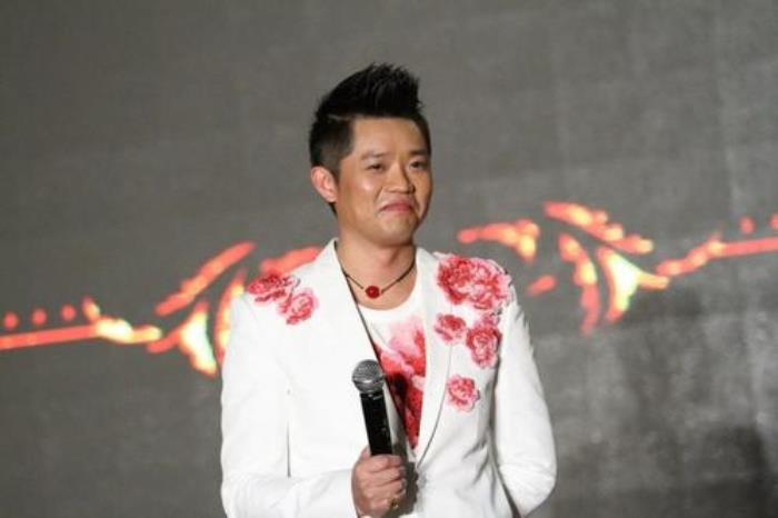 凤凰传奇是夫妻吗搭档23年未成夫妻