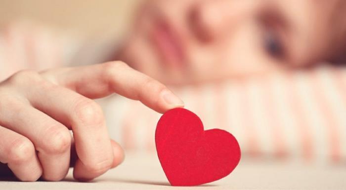 浪漫向左婚姻向右（婚姻向右｜夫妻间究竟该怎么相处）