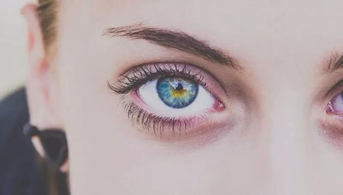 欧莱雅眼霜好用吗（欧莱雅超强去干纹紫熨斗眼霜）