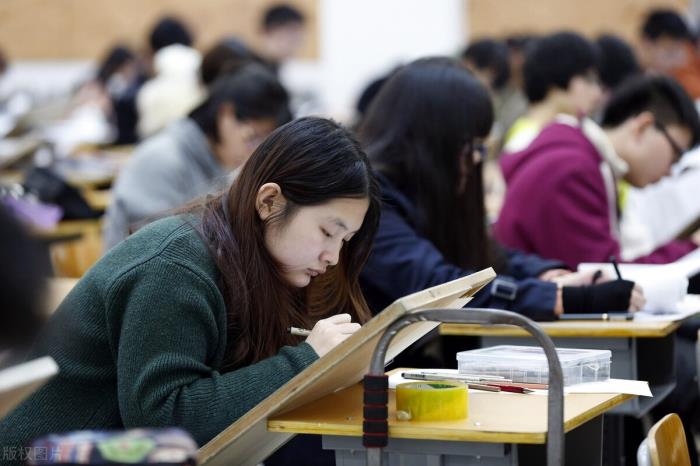 政治思想及工作表现（思想政治教育专业就业前景如何）