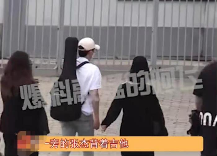 张杰谢娜结婚照（39岁谢娜与张杰同现身机场）