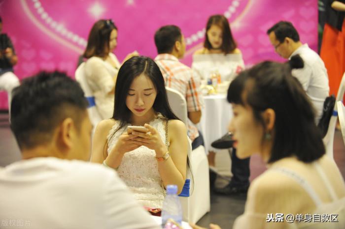 相亲第一次见面聊什么，第一次相亲时应该说什么