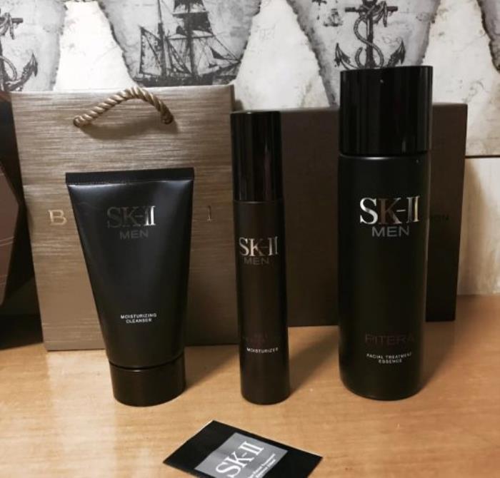 skii的男士系列是比较高端的男士护肤品,包装设计成黑色也很man,有