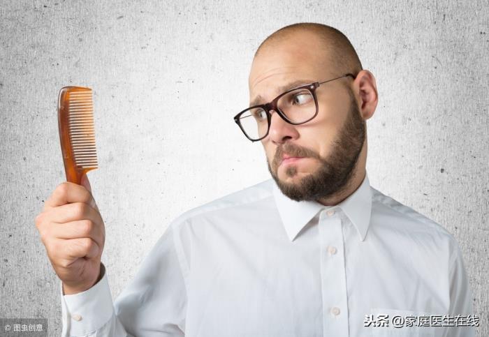 年轻男性脱发的原因（年轻男性脱发正常吗）
