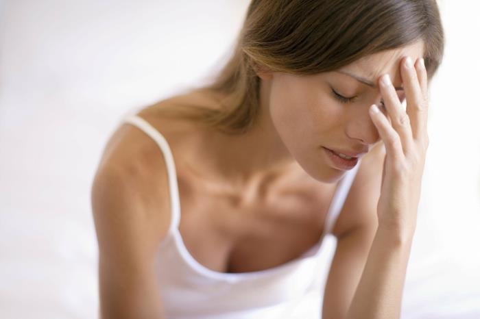 女人睡眠不好怎么调理（为什么女人更年期总是失眠）