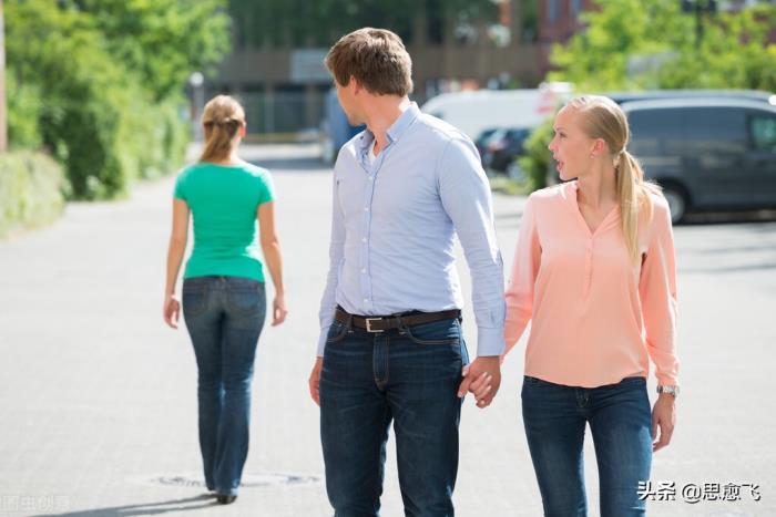 男友和前女友有联系（老公跟前女友一直联系是什么心理）