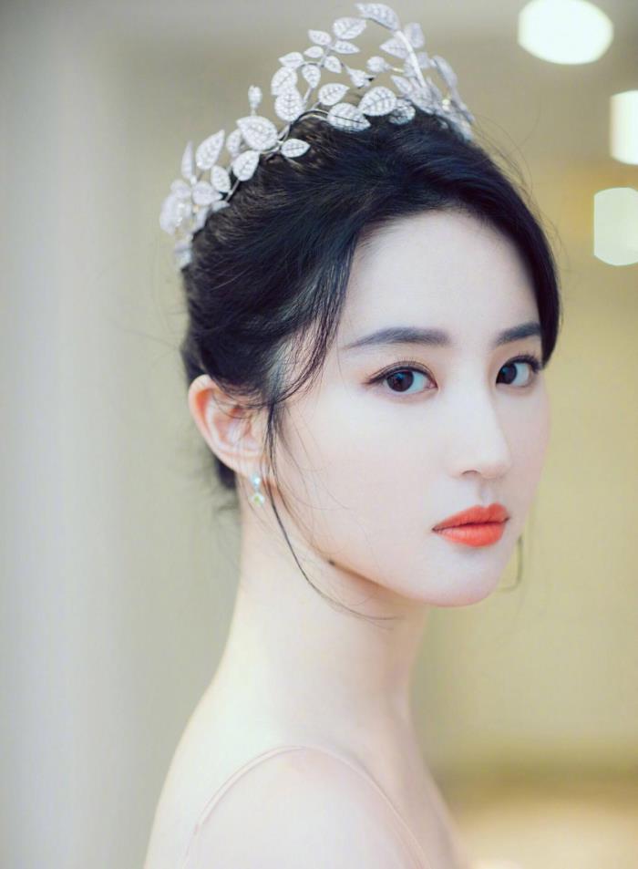 女人嘴唇厚代表什么（女人唇型一般分这5种）