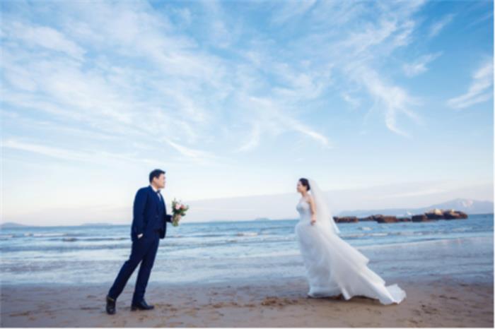 拍婚纱照价钱（3000块钱婚纱照有几张）