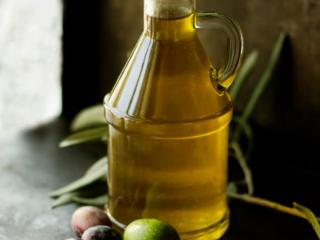食用橄榄油护肤（吃的橄榄油能美容吗）