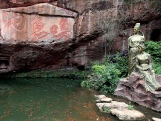 十年婚姻两茫茫（才写下十年生死两茫茫）